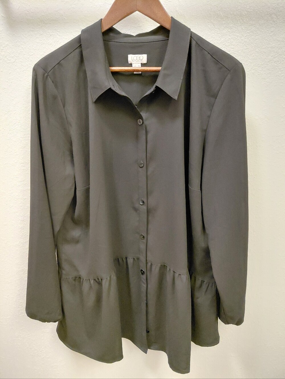 Womens Black Button-Front Peplum Blouse. Size XL.
